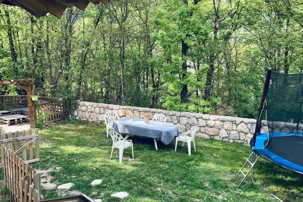 2P Au Coeur Des Montagnes Avec Piscine Chauffee Apartment Puget Theniers Bagian luar foto
