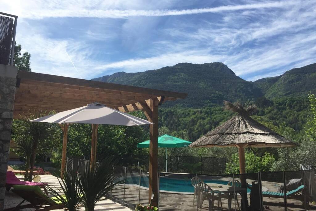 2P Au Coeur Des Montagnes Avec Piscine Chauffee Apartment Puget Theniers Bagian luar foto